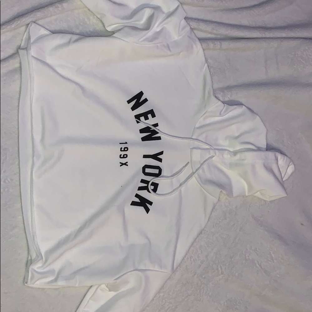 White cropped New York hoodie/shirt